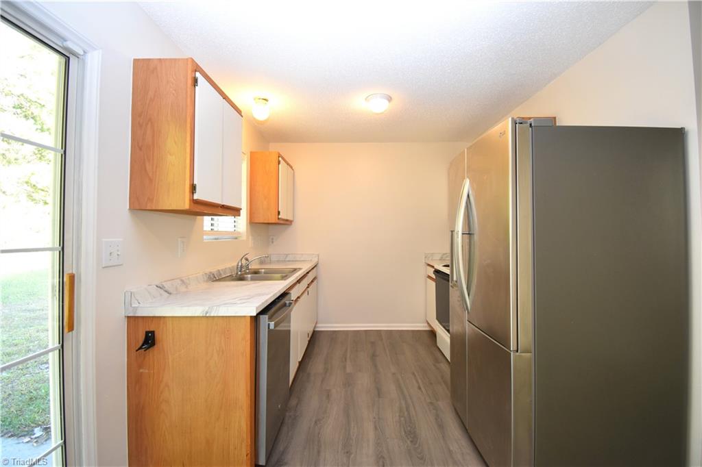 2553 Stratford Lake Road Winston-Salem, NC 27103 - Photo 7 of 19 The galley style kitchen is very efficient.
