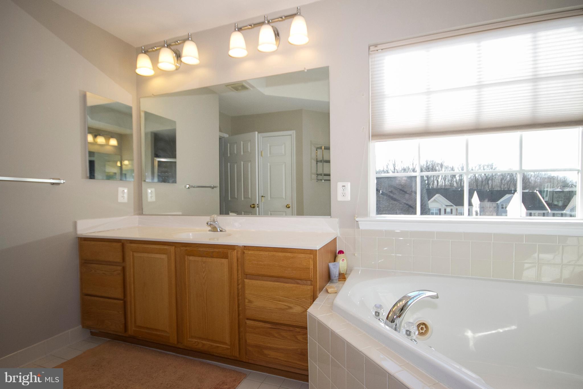 2001 Willowcrest Circle Baltimore, MD 21209 - Photo 14 of 27 SOAKING TUB