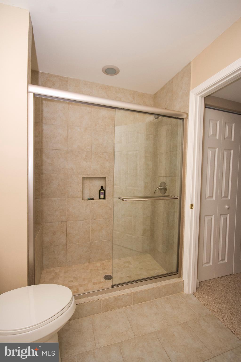 2001 Willowcrest Circle Baltimore, MD 21209 - Photo 24 of 27 Bath