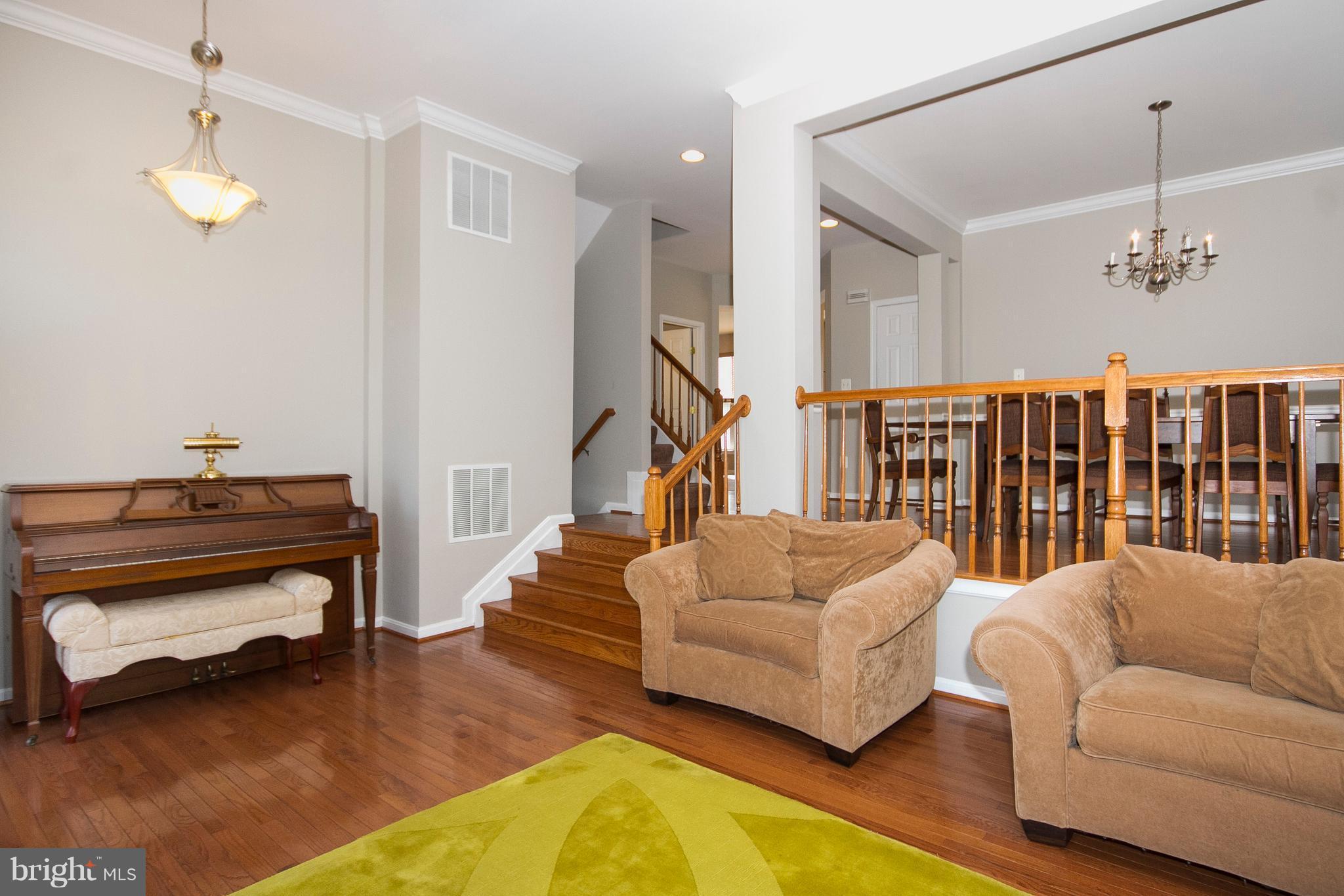 2001 Willowcrest Circle Baltimore, MD 21209 - Photo 4 of 27 Living Room