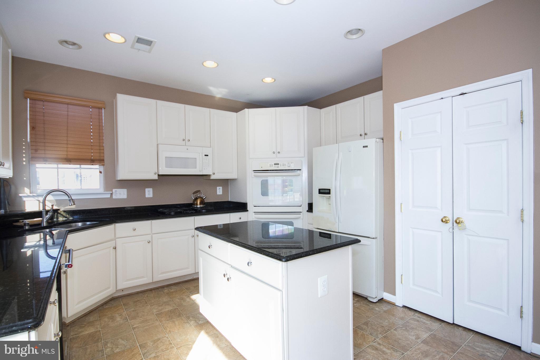 2001 Willowcrest Circle Baltimore, MD 21209 - Photo 8 of 27 Kitchen