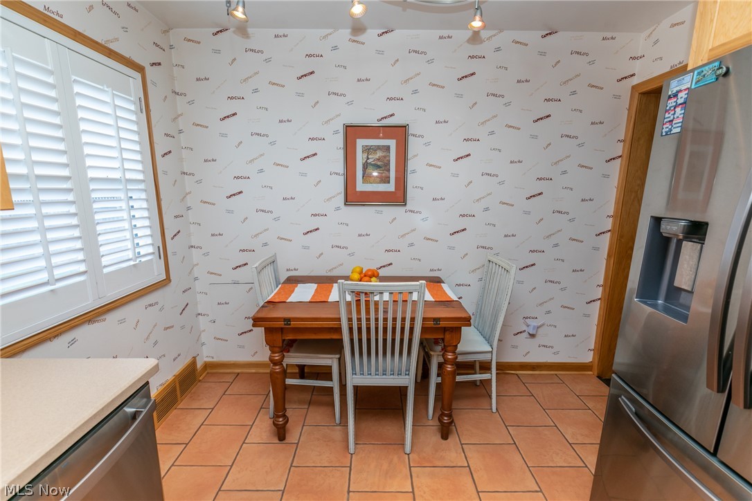 7401 Traymore Avenue Brooklyn, OH 44144 - Photo 11 of 33