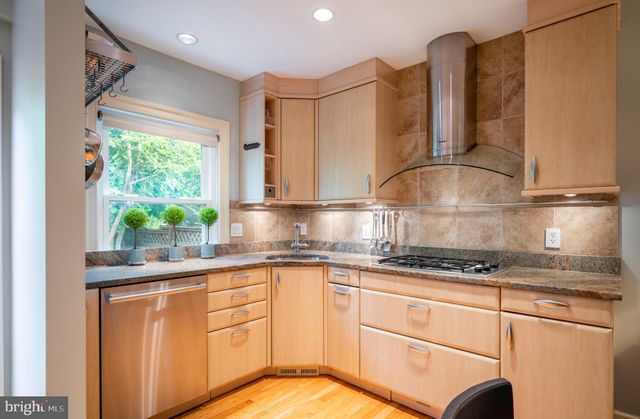 $735,000 | 425 Mt Vernon Avenue, Alexandria, VA 22301