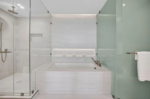 $3,500,000 | 900 North Ocean Boulevard, Unit 906, Pompano Beach, FL 33062