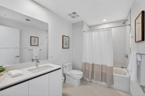 $3,250,000 | 900 North Ocean Boulevard, Unit 906, Pompano Beach, FL 33062