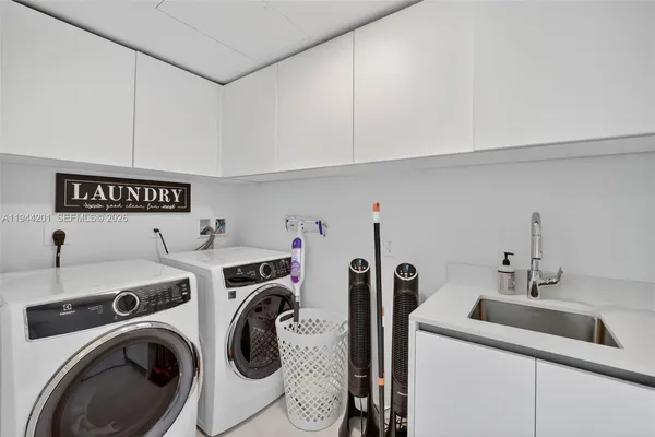 $3,399,000 | 900 North Ocean Boulevard, Unit 906, Pompano Beach, FL 33062