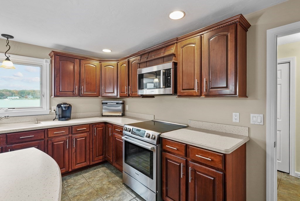 7 Beach Street Berkley, MA 02779 - Photo 11 of 42