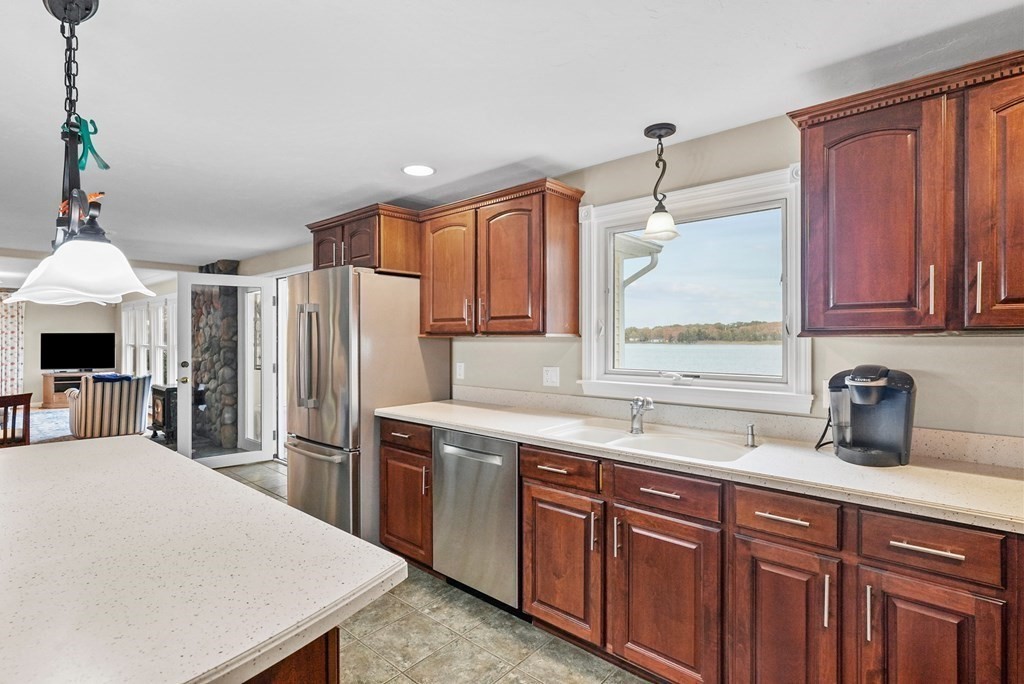 7 Beach Street Berkley, MA 02779 - Photo 12 of 42
