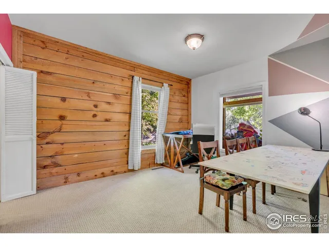 a view of livingroom with furniture