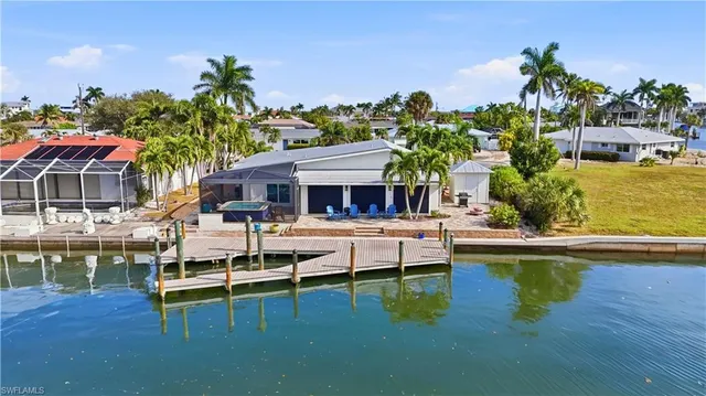 $1,225,000 | 10 Clearview Boulevard, Fort Myers Beach, FL 33931