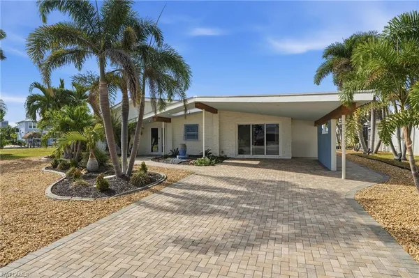 $1,225,000 | 10 Clearview Boulevard, Fort Myers Beach, FL 33931