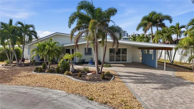$1,225,000 | 10 Clearview Boulevard, Fort Myers Beach, FL 33931