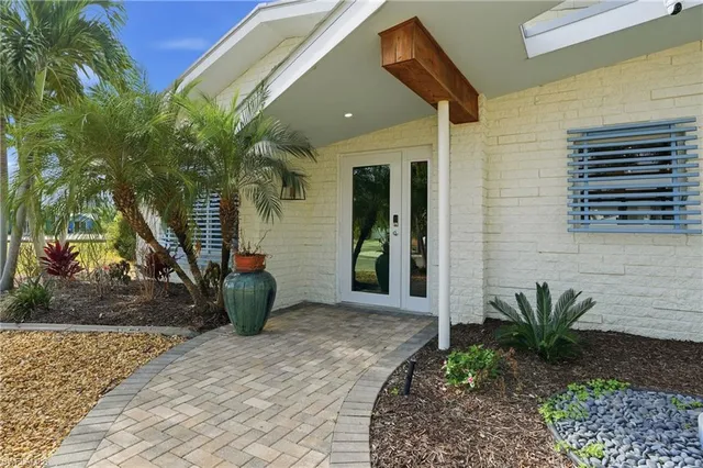 $1,225,000 | 10 Clearview Boulevard, Fort Myers Beach, FL 33931