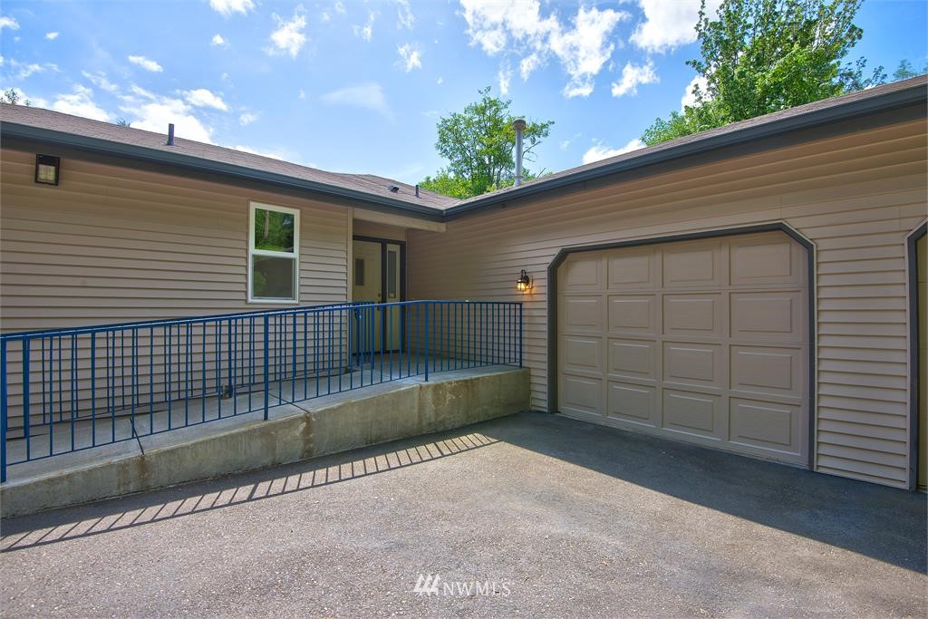 10642 Southeast Cisco Road Port Orchard, WA 98367 - Photo 2 of 25 Gallery Image 2