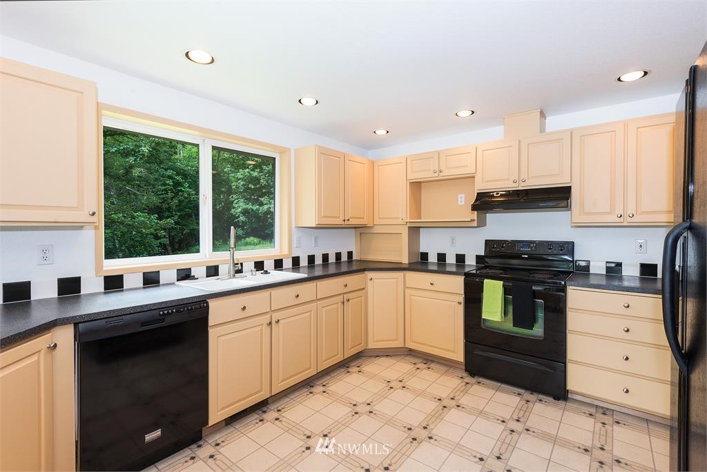 10642 Southeast Cisco Road Port Orchard, WA 98367 - Photo 11 of 25 Gallery Image 11