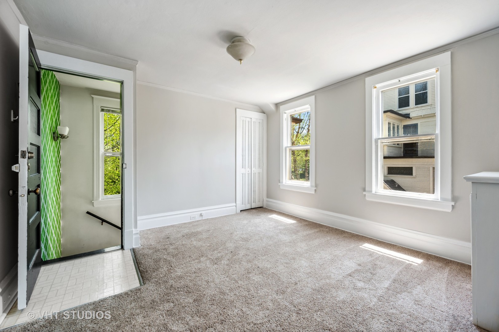 615 Elm Street Winnetka, IL 60093 - Photo 33 of 43 an empty room with windows and closet