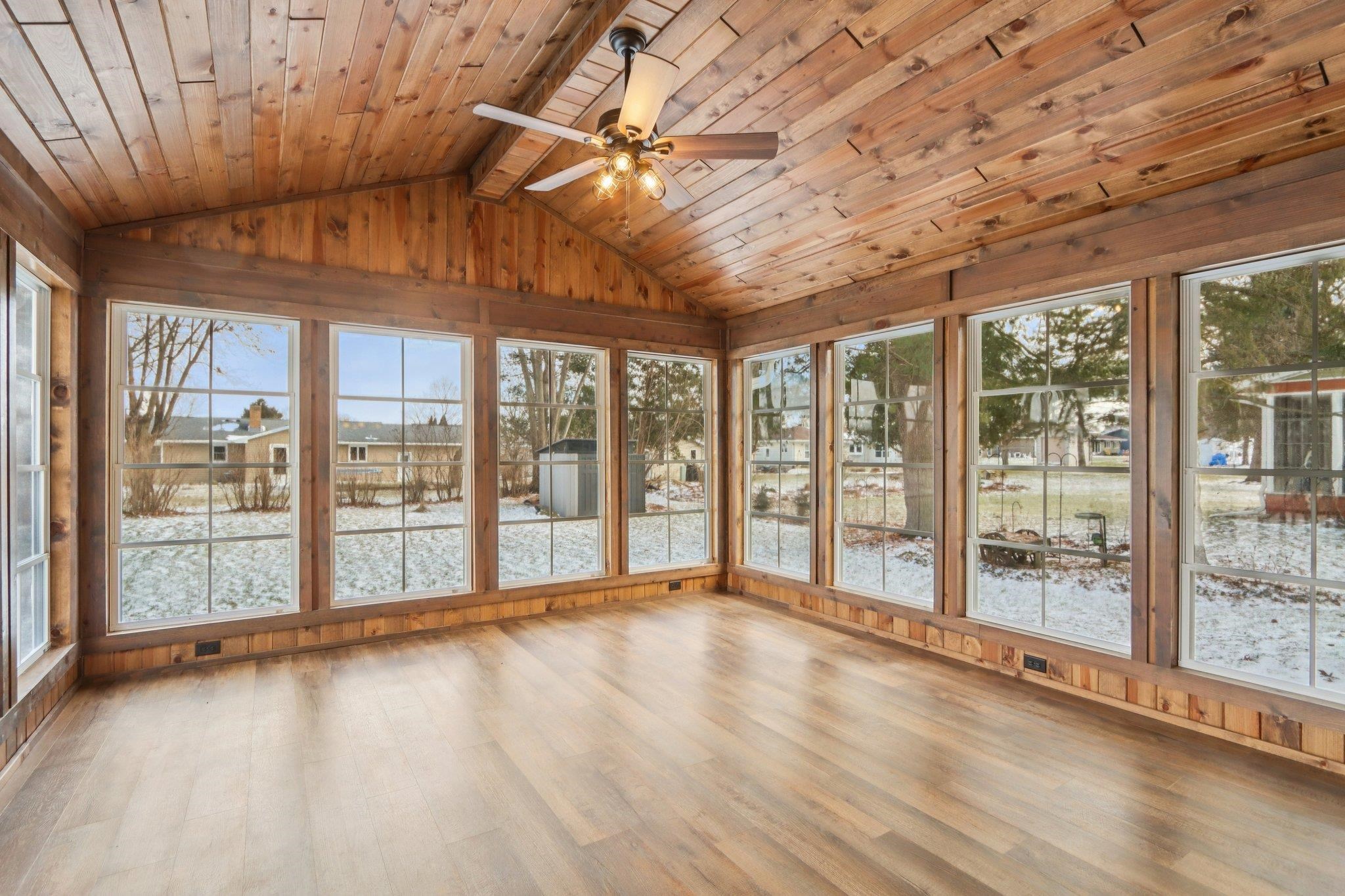 400 Raymond Road Waunakee, WI 53597 - Photo 12 of 37