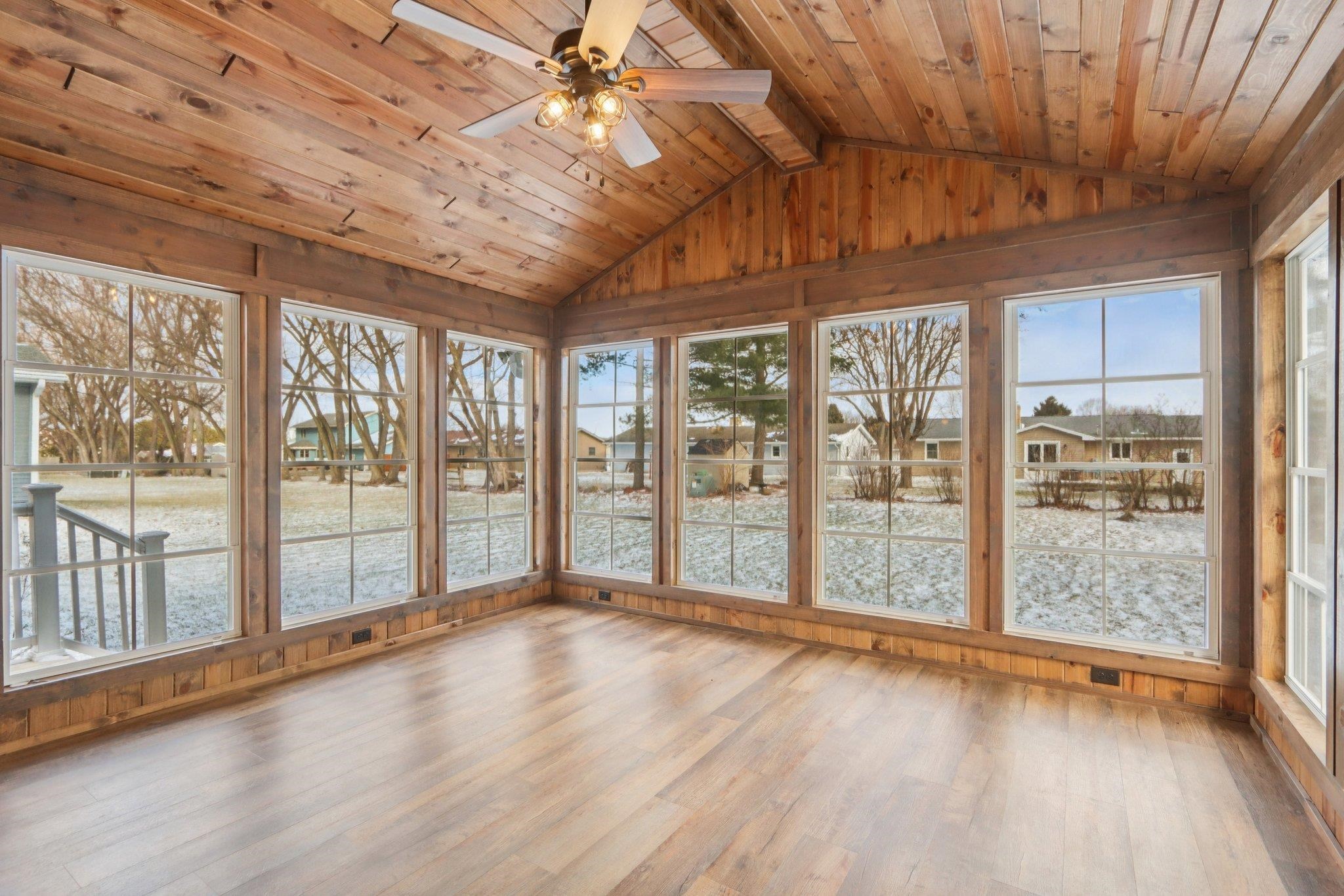 400 Raymond Road Waunakee, WI 53597 - Photo 13 of 37