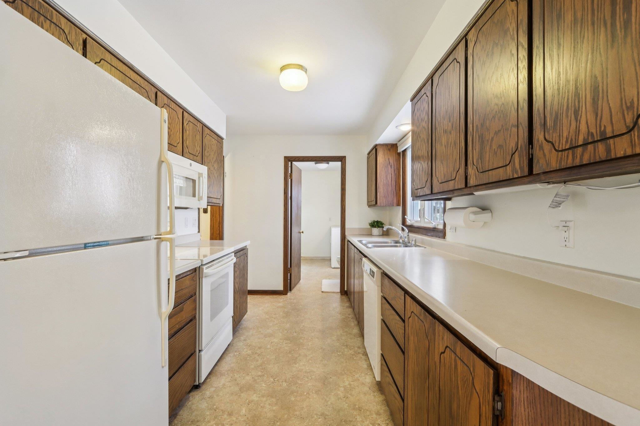 400 Raymond Road Waunakee, WI 53597 - Photo 14 of 37