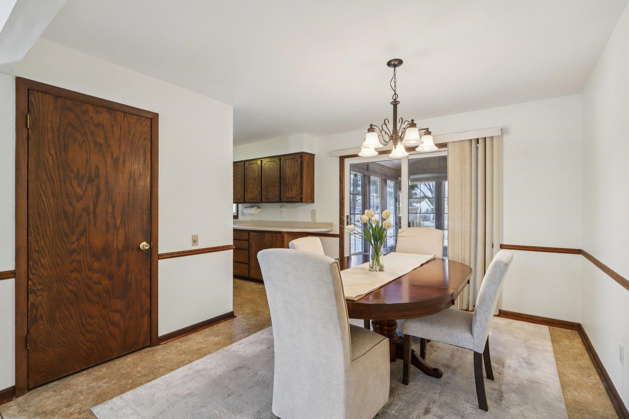 400 Raymond Road Waunakee, WI 53597 - Photo 10 of 37