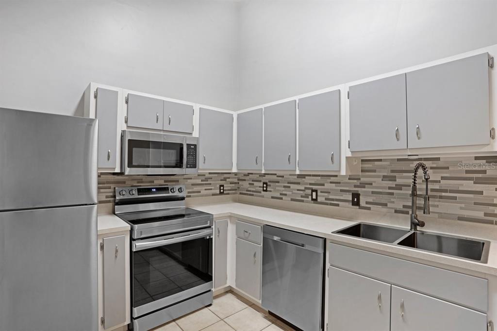4700 Southwest Archer Road, Unit 23 Gainesville, FL 32608 - Photo 5 of 14 Kitchen