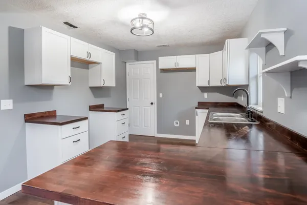 $155,900 | 208 North Madison Avenue, Sedgwick, KS 67135