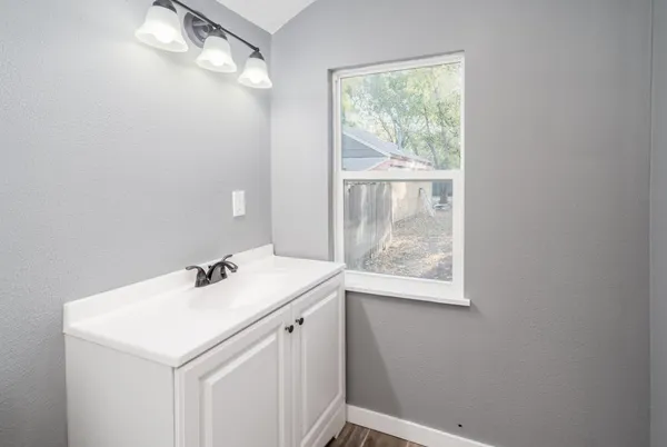 $155,900 | 208 North Madison Avenue, Sedgwick, KS 67135