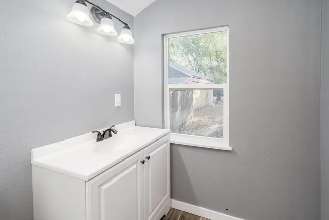 $155,900 | 208 North Madison Avenue, Sedgwick, KS 67135