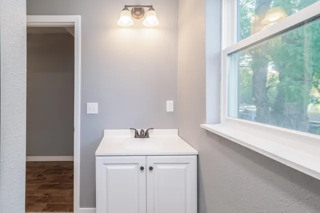 $155,900 | 208 North Madison Avenue, Sedgwick, KS 67135