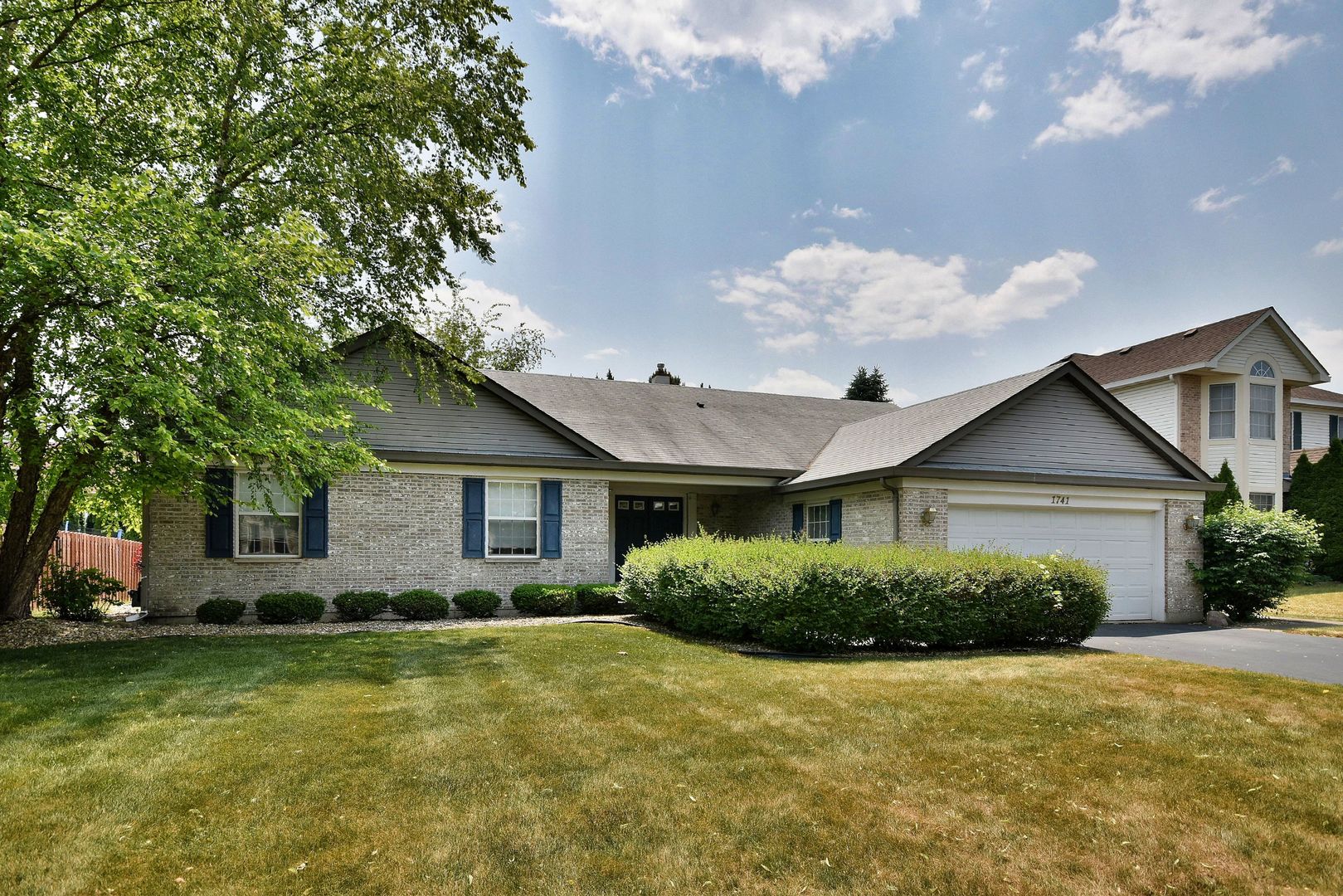 1741 Crofton Drive Algonquin, IL 60102 - Photo 2 of 32