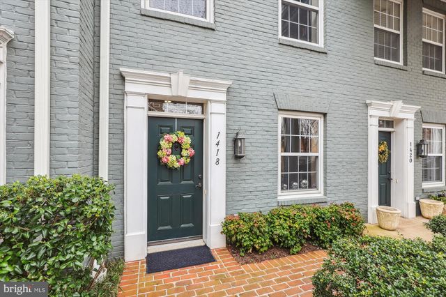 $815,000 | 1418 Roundhouse Lane, Alexandria, VA 22314