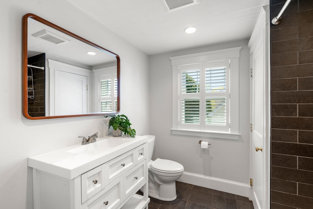 11 Fairlawn Street Needham, MA 02492 - Photo 22 of 40