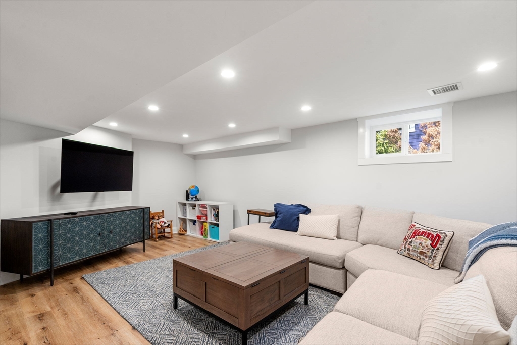 11 Fairlawn Street Needham, MA 02492 - Photo 31 of 40