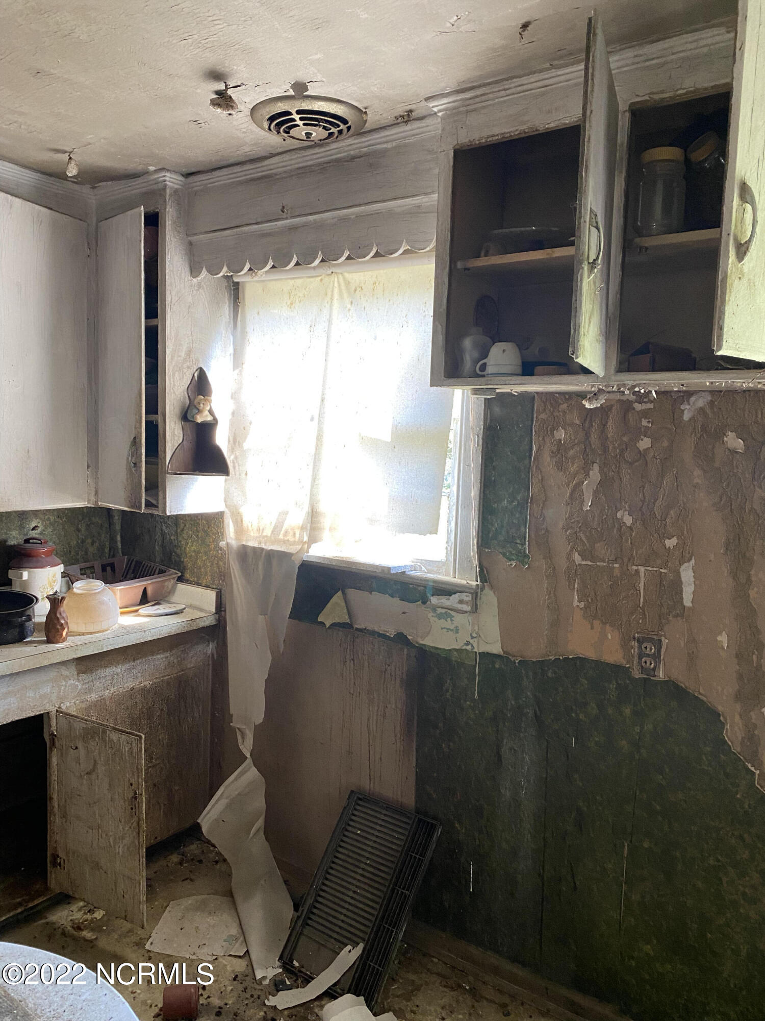 1109 Sycamore Road Kinston, NC 28501 - Photo 5 of 24 IMG_3144
