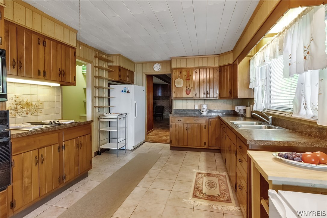 2477 Lake Road Porter, NY 14131 - Photo 8 of 39