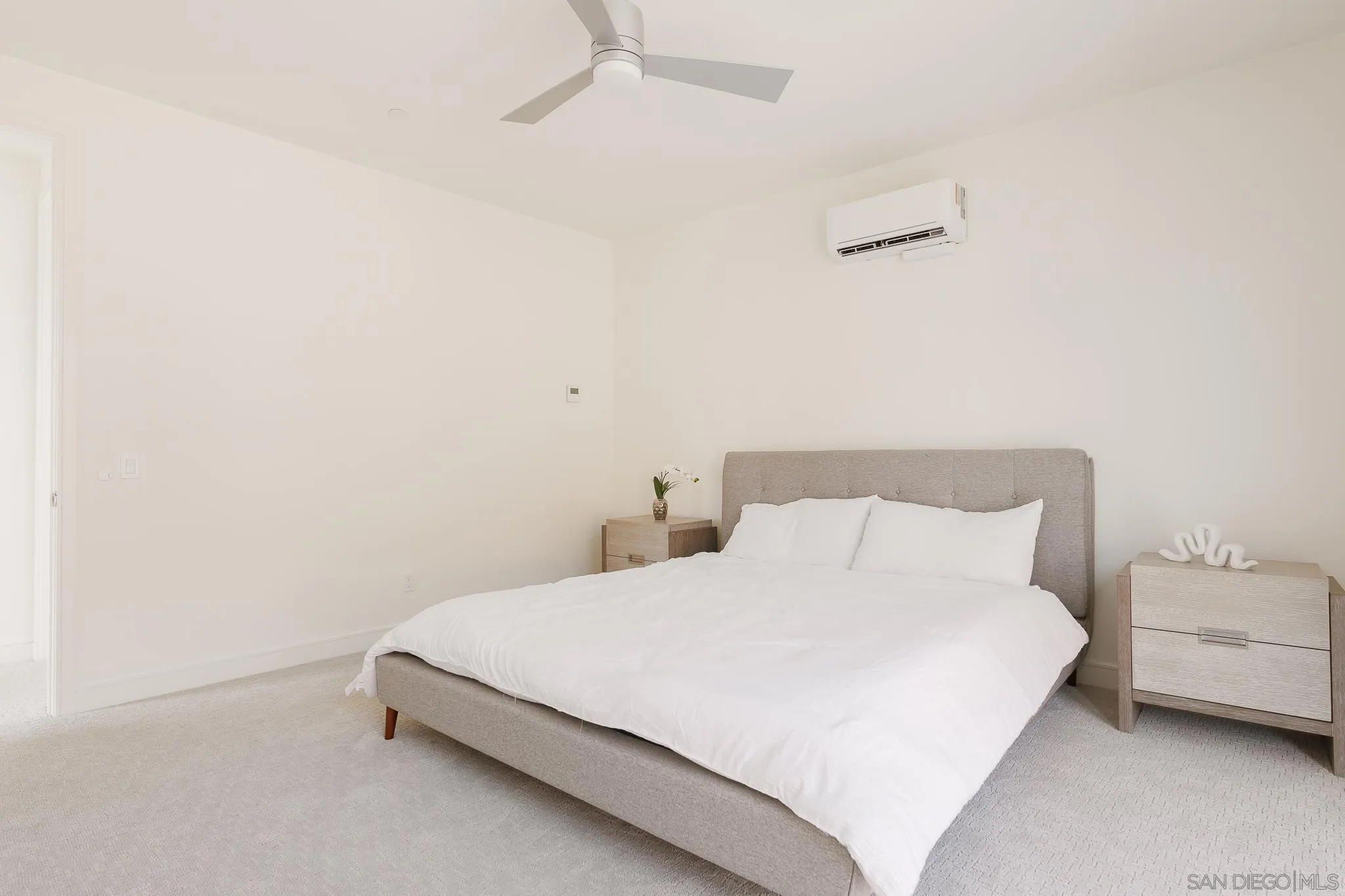 8286 High Street La Mesa, CA 91941 - Photo 20 of 27 a bedroom with a bed and a lamp