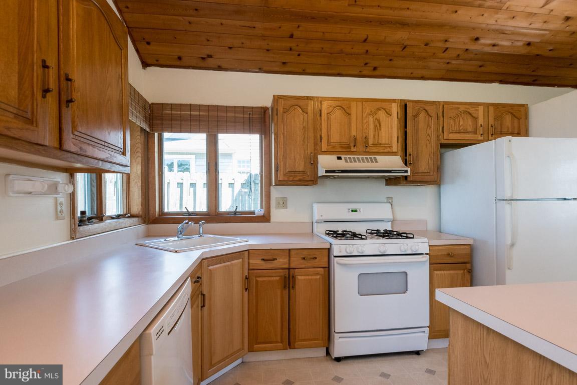 916 Long Point Road Grasonville, MD 21638 - Photo 9 of 27 Kitchen, View 2
