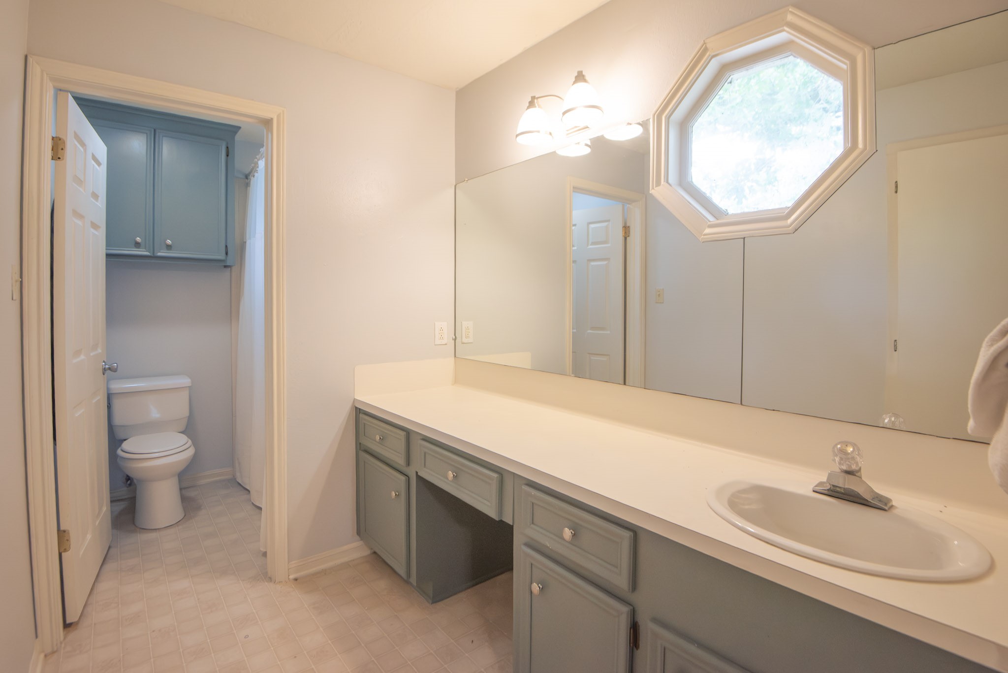 3000 Shadow Lawn Street Brenham, TX 77833 - Photo 21 of 31 Ensuite 1