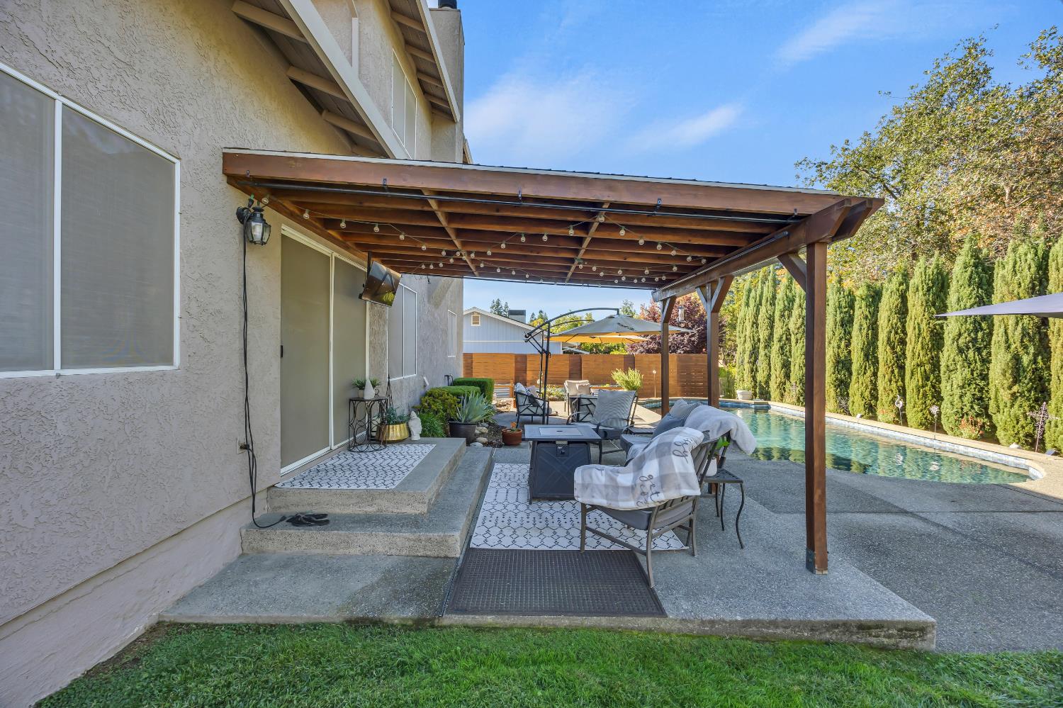 6113 Kifisia Way Fair Oaks, CA 95628 - Photo 50 of 67 a view of yard with patio