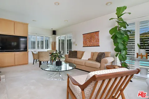$1,799,000 | Undisclosed Address, Encino, CA 91436