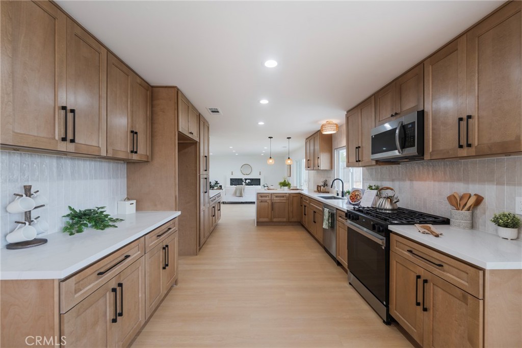 938 Oakcrest Avenue Brea, CA 92821 - Photo 7 of 37