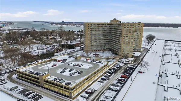 $50,000 | 8900 East Jefferson Avenue, Unit 603, Detroit, MI 48214