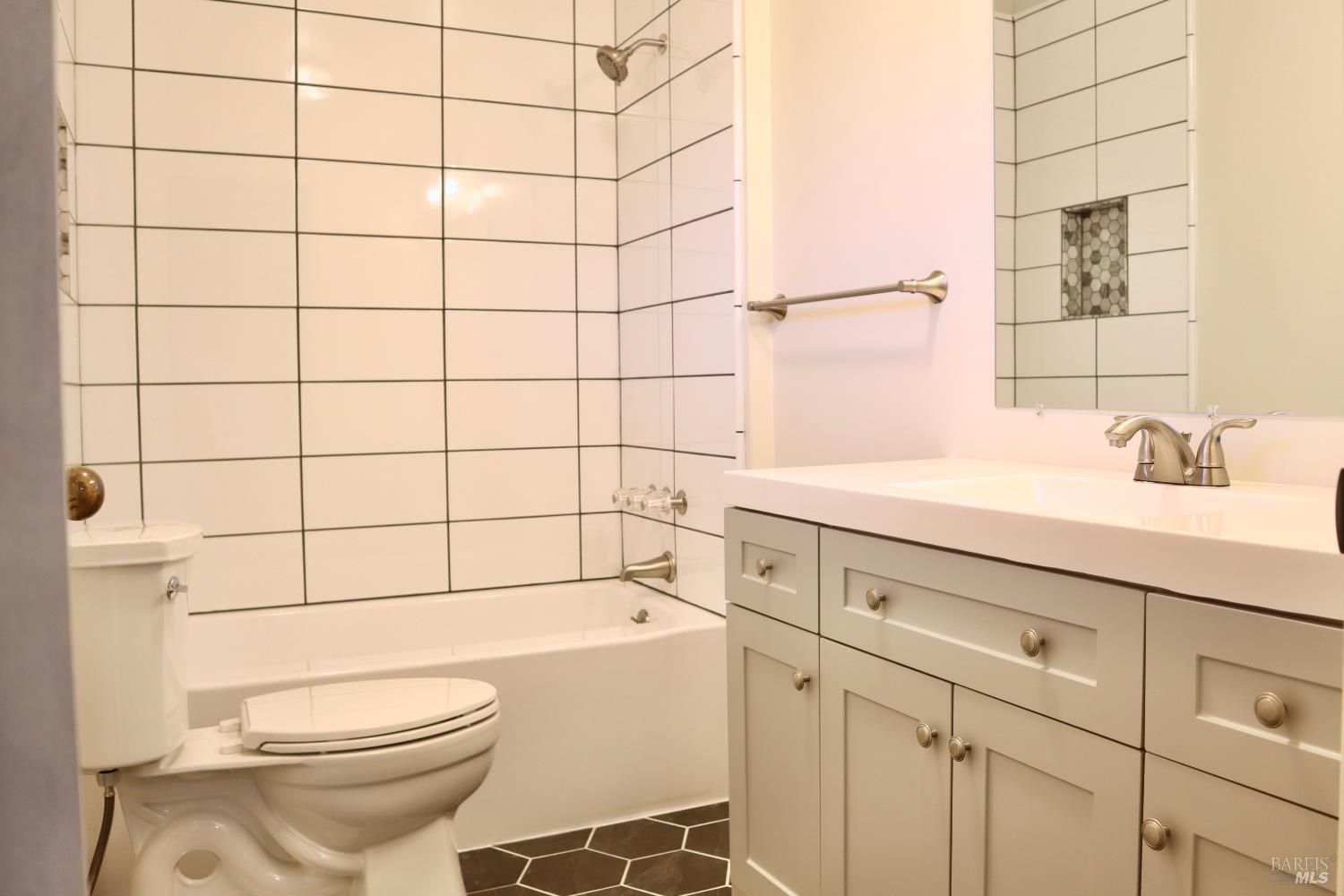 16160 Laughlin Road Guerneville, CA 95446 - Photo 24 of 48 Primary Bath