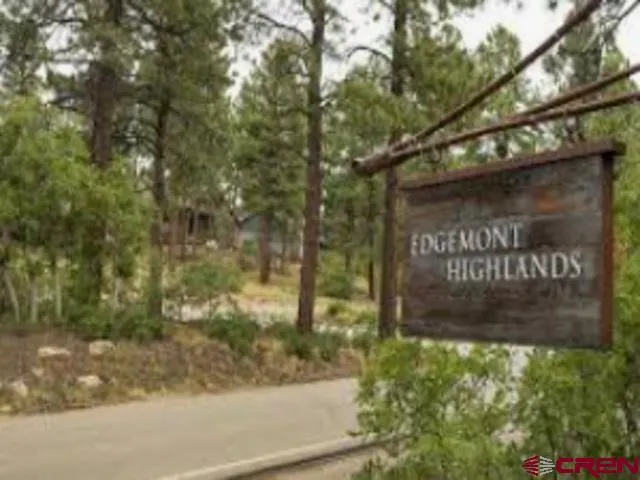 a sign that is sitting on a brick wall