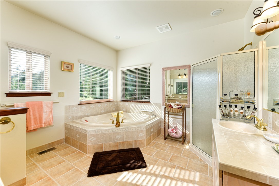 2364 Strawberry Point Road Oak Harbor, WA 98277 - Photo 20 of 39 Gallery Image 20
