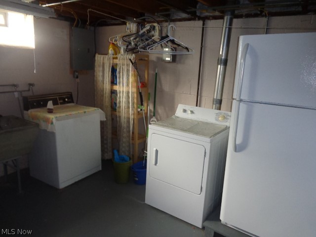 6856 Maplewood Road Parma Heights, OH 44130 - Photo 18 of 22 Washer, Dryer, Frig Stay