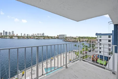 $420,000 | 16558 Northeast 26th Avenue, Unit 6C, North Miami Beach, FL 33160