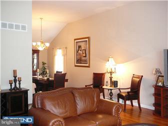 8700 Autumn Road Philadelphia, PA 19115 - Photo 2 of 7 Gallery Image 2