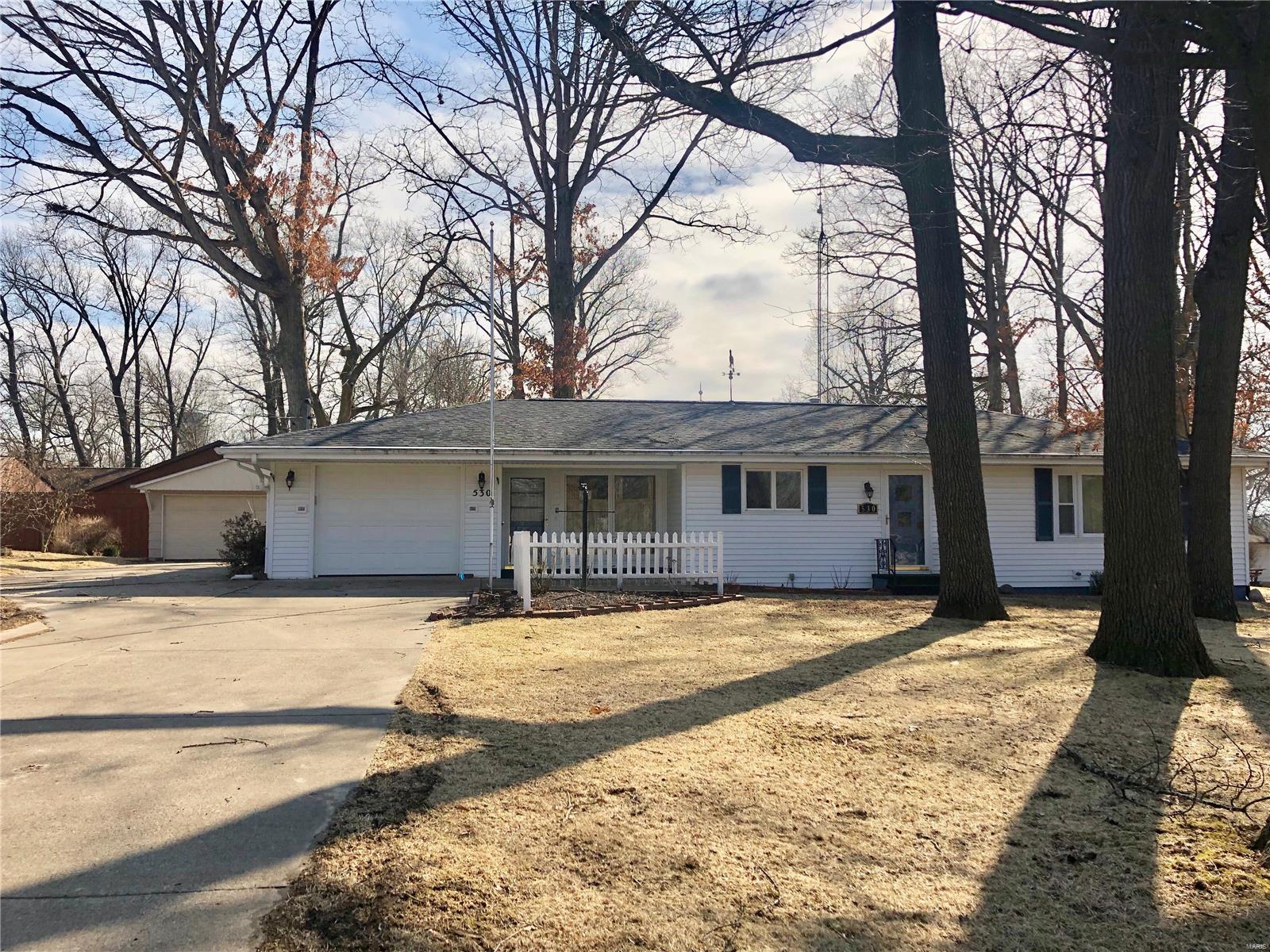 530 West Kinkead Road Hillsboro, IL 62049 - Photo 1 of 27 Gallery Image 1