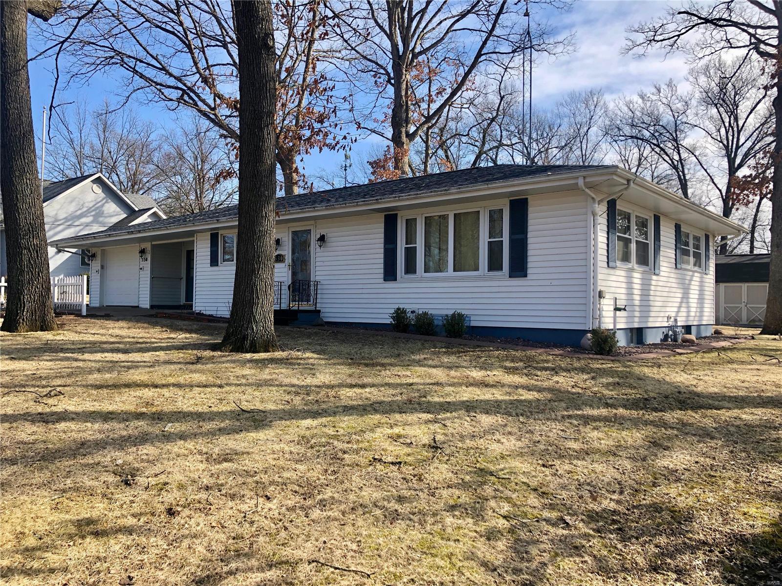 530 West Kinkead Road Hillsboro, IL 62049 - Photo 2 of 27 Gallery Image 2